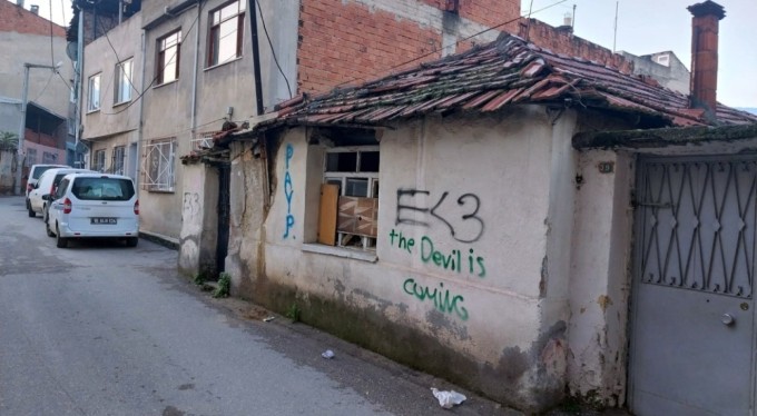 Tehlike arz eden metruk binalar yıkılıyor