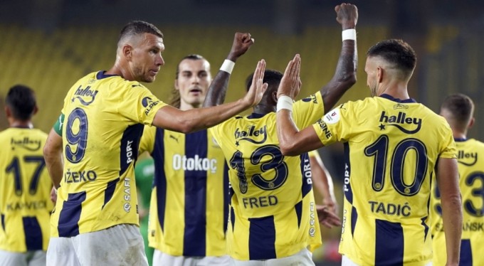 Fenerbahçe ligin ilk yarısında geçtiğimiz sezonun gerisinde kaldı