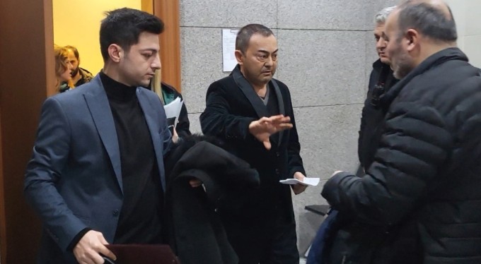 Yasak bahse teşvik iddiasıyla hakim karşısına çıkan Serdar Ortaç'a 3 yıla kadar hapis talebi