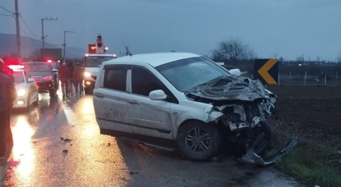 Kontrolden çıkan araç enerji nakil hattı direğine çarptı: 1 yaralı