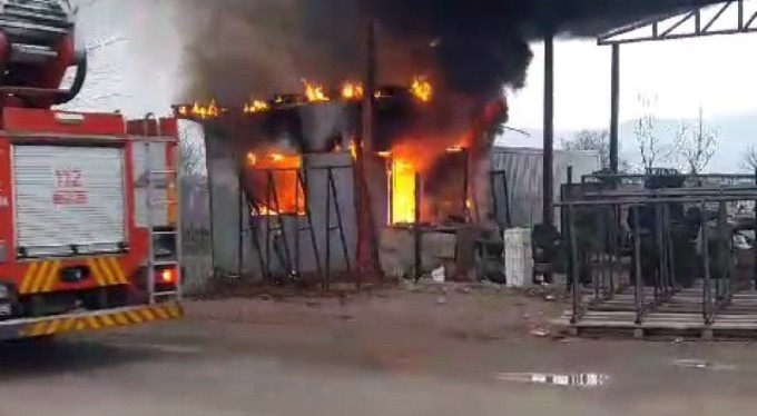 Konteyner büro alev alev yandı