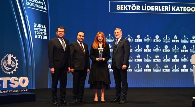 Uludağ Elektrik 2024 yılını sektör lideri ödülüyle kapattı