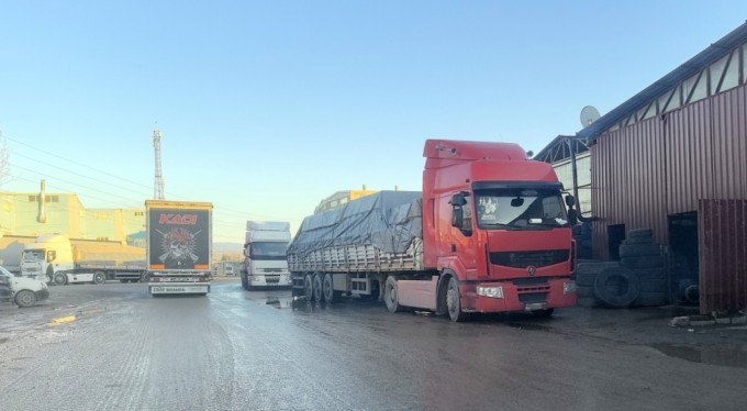 Husumetli olduğu şahsı bıçakla ağır yaraladı