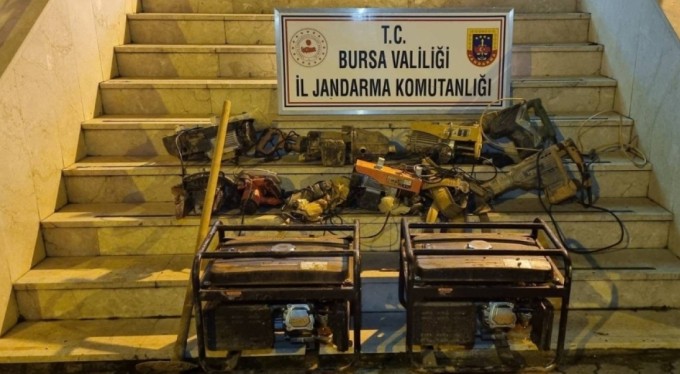 Orhangazi'de kaçak kazı yapan 7 kişi kıskıvrak yakalandı