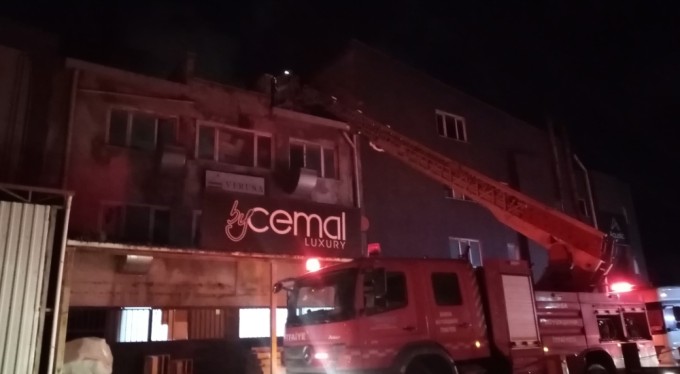 Bursa'da mobilya imalathanesinde yangın