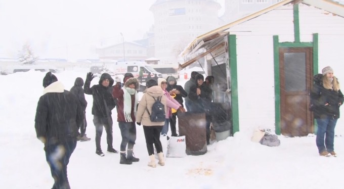 Bursa'da eksi 8 derecede dans ederek ısındılar
