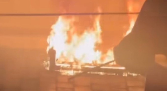 Bursa'da ısınmak için yaktıkları ateş parkı küle çevirdi