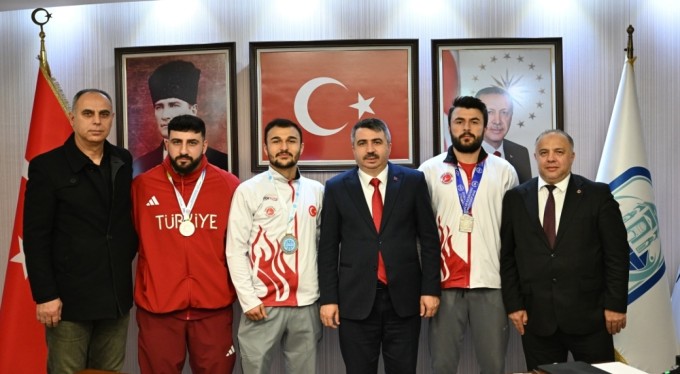 Başkan Yılmaz şampiyonları ağırladı