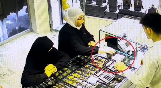 Bursa'da önce kuyumcuyu soydu, sonra gelen müşteriyi de soydu