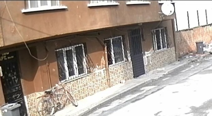 20 saattir ekiplere direnen şahsın bir evi benzin dökerek kundakladığı görüntüler oraya çıktı