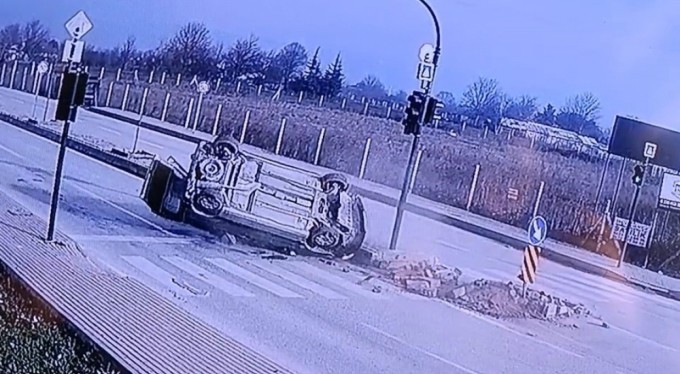 Bursa'da iki otomobil çarpıştı: 4 yaralı