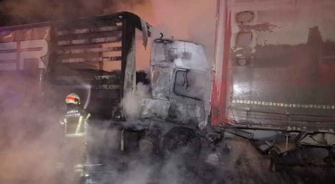 Bursa'da kaza yapan tır alev aldı: 1 ölü, 1 yaralı