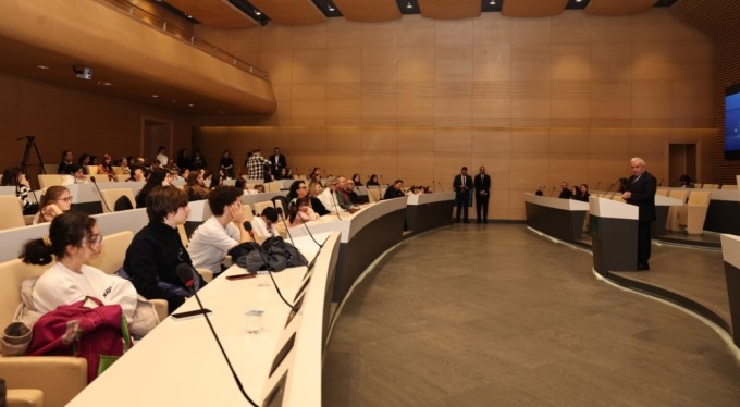 Depremin yaralarını müzik ve dayanışma ile sarıyorlar