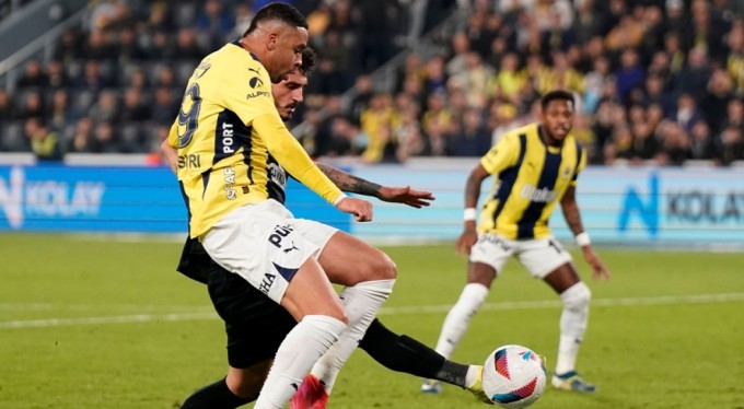 Nefes kesen maçı Fenarbahçe kazandı! 9 kişi kalan Rizespor'u son dakikalarda yıktı