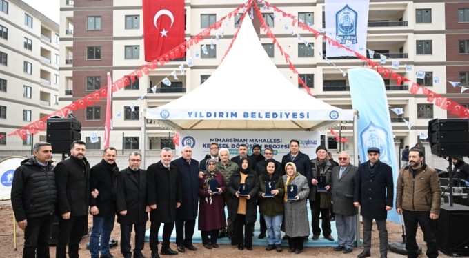 Yıldırım'ın bir yanında temel atma diğer yanında anahtar teslimi