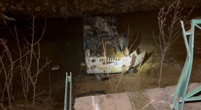 Bursa'da Seyir halindeyken uyuyakalan alkollü sürücü, aracıyla dereye uçtu