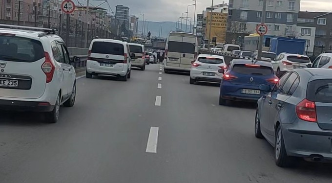 Bursa'da sürücülerin fermuar sistemi büyük alkış aldı