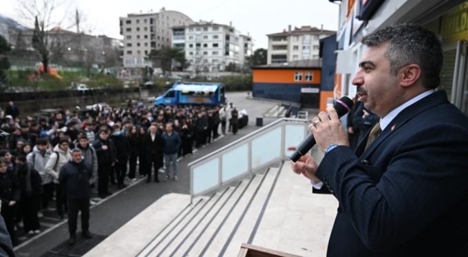 Başkan Yılmaz mesaisine öğrenciler ile başladı