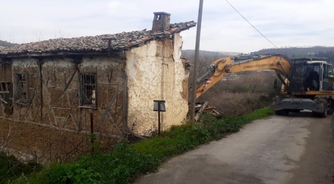 Metruk bina yıkımları hız kazandı