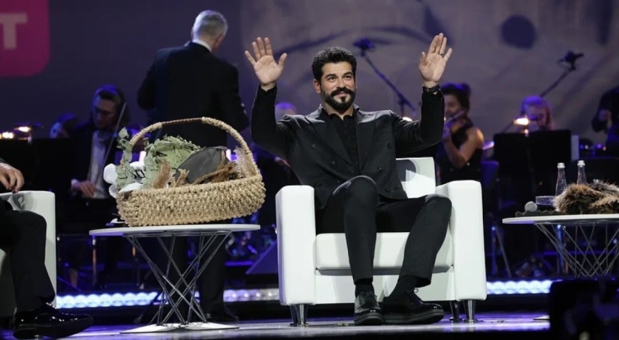 Burak Özçivit'e Suudi Arabistan'da  1 Milyon Dolarlık Davet İddiası