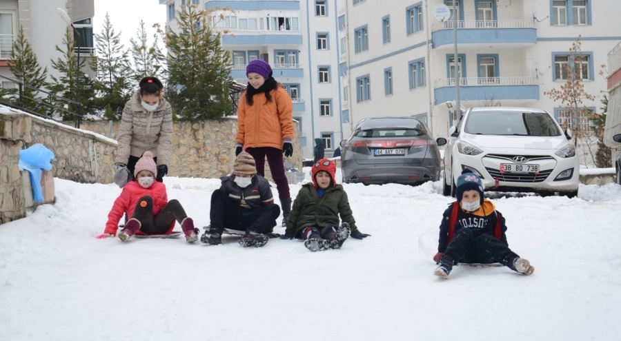 Eğitime kar engeli! İşte okulların tatil edildiği iller