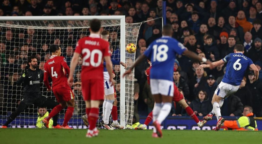 Liverpool derbisinde Everton 90+8'de puanı kaptı