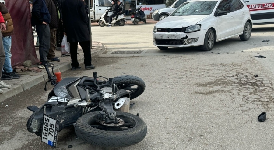 İznik'te otomobille çarpışan motosikletli yaralandı