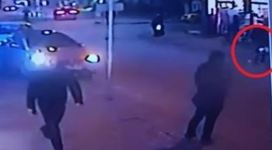 Bursa'da yola kaçan topunu almak isteyen çocuğa araç çarptı