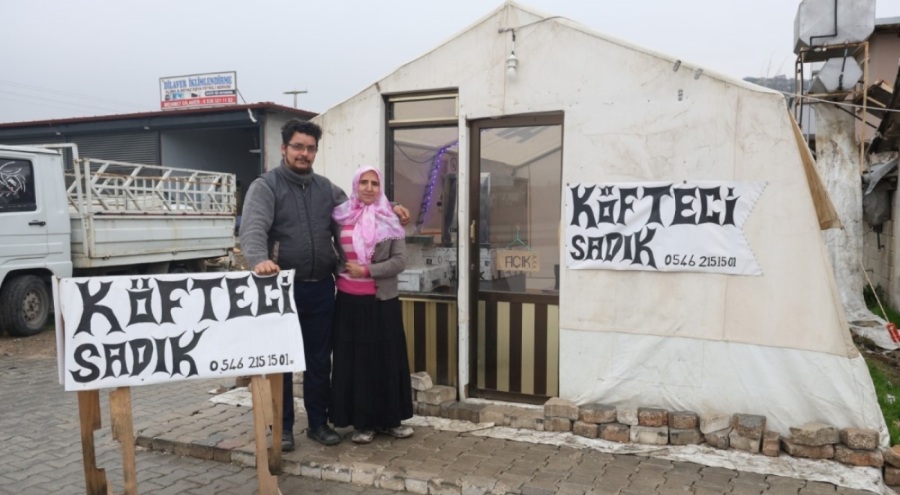 Depremde kendilerine ev olan çadır şimdi ekmek tekneleri oldu