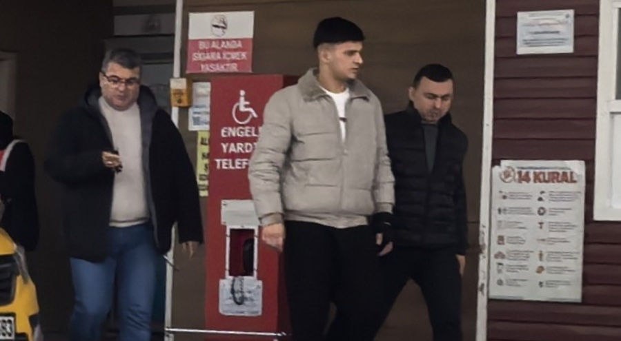 Kavgayı ayırmaya çalışan genç bıçaklandı, şüpheli yakalandı