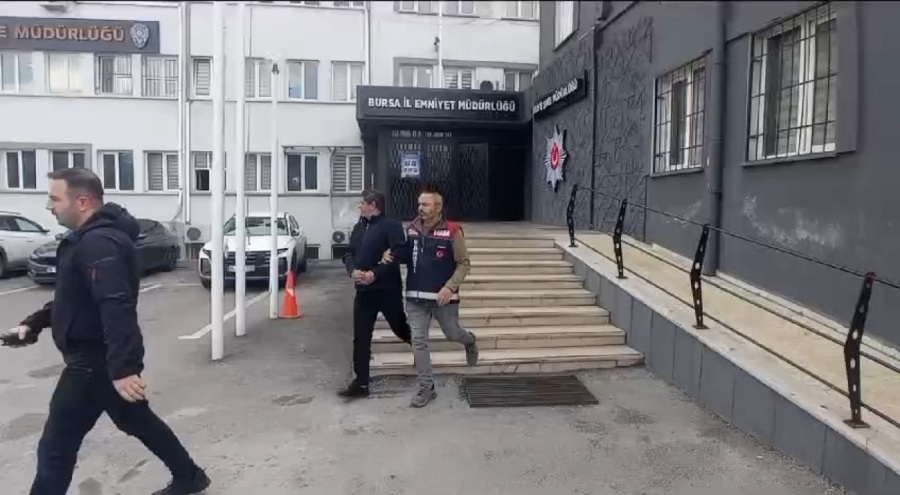 Bursa'da Kendini vali olarak tanıtıp iş adamlarını dolandıran şahıs tutuklandı