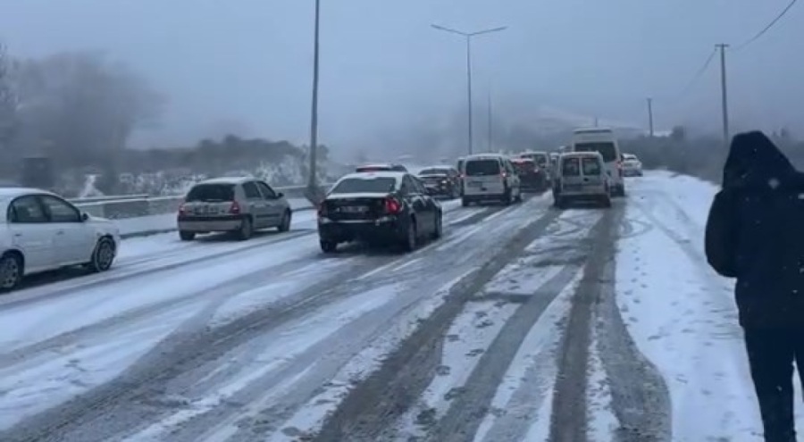 Bursa'da beklenen kar yağışı hızlı başladı