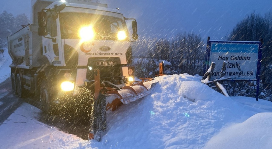 Büyükşehir'den karla mücadelede yoğun mesai