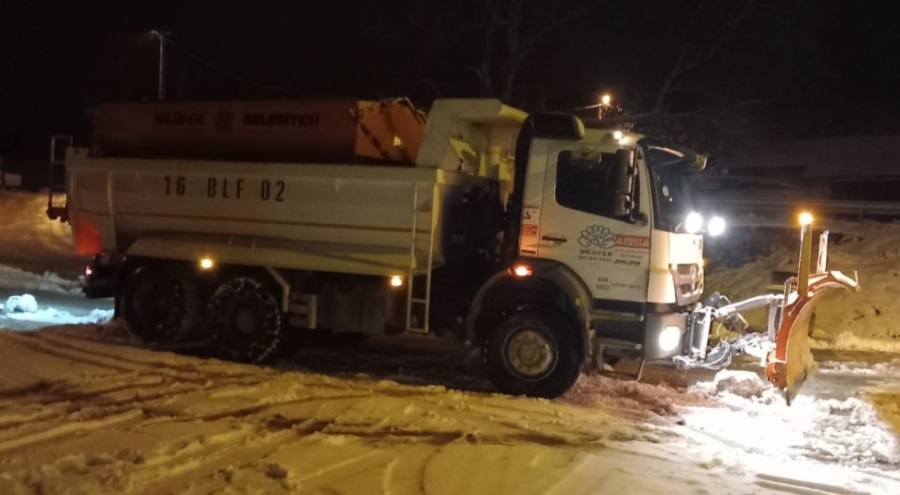 Nilüfer'de karla mücadele çalışmaları aralıksız sürüyor