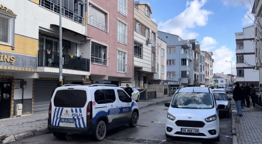 Bursa'da ekmek almaya giderken bacağından vuruldu