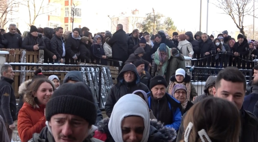 Bursa'da eksi 3 derecede ucuz alışveriş çılgınlığı