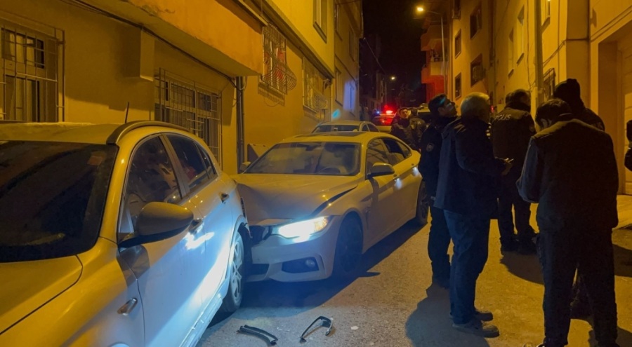 Bursa'da park halindeki araçlara çarpan alkollü sürücü, polis ekiplerine askerlik anılarını anlattı