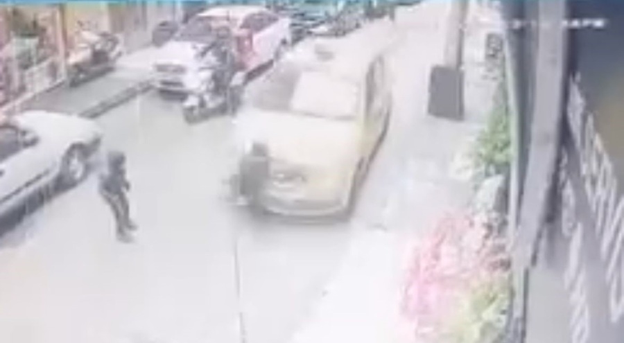 Kar topu oynarken taksi böyle çarptı