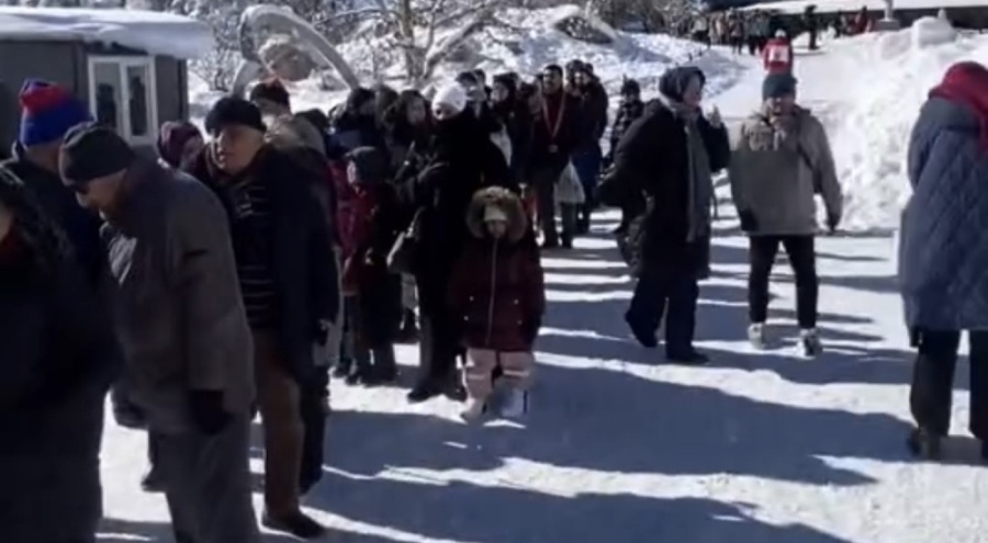Teleferik gelmedi, vatandaşlar metrelerce kuyruk oluşturdu