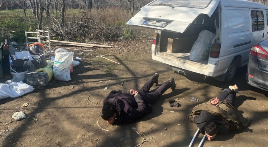 Bursa'da çalıntı kamyonetle nefes kesen kaçış...