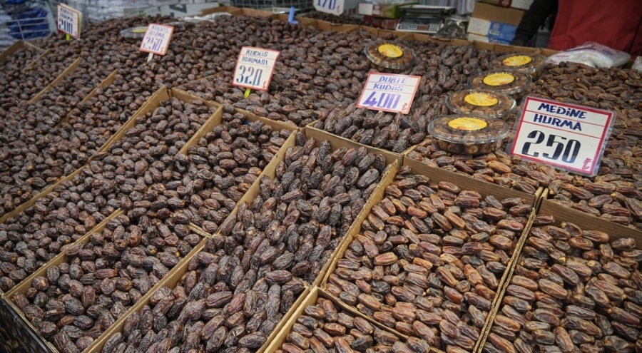 Ramazan ayının vazgeçilmezi hurma tezgahlarda yerini aldı
