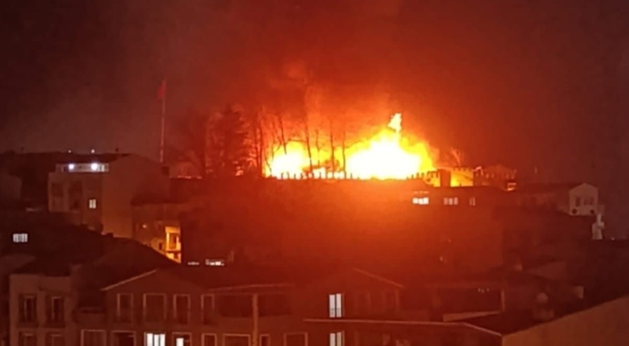 Bursa'da tarihi Kestel Kalesi alevlere teslim oldu