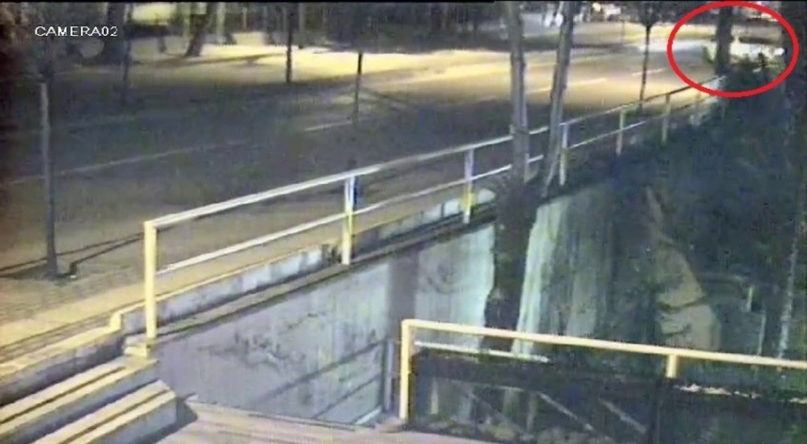 Bursa'da orta refüje çıkan sürücü hiçbir şey yokmuş gibi yoluna devam etti