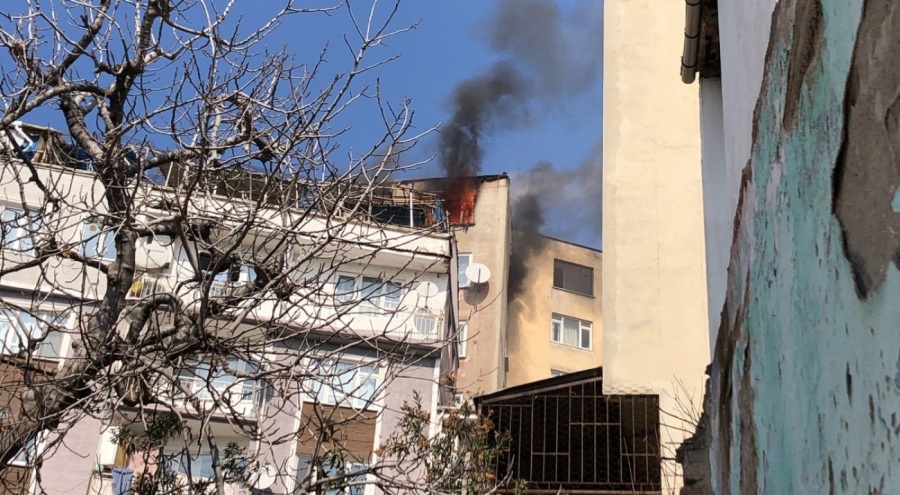 Gemlik'te boş daire alev alev yandı