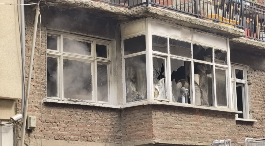 İnegöl'de 2 katlı ev alevlere teslim oldu