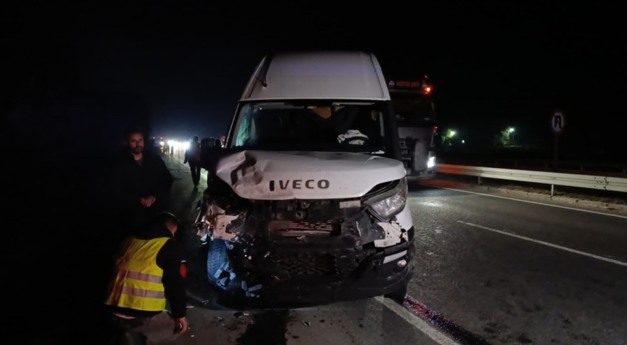 Bursa'da minibüs otomobille çarpıştı: 1 yaralı