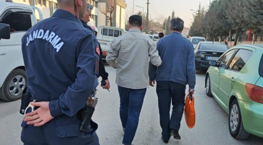 Bursa'da barışmak istediği eşini tabanca ile kovaladı