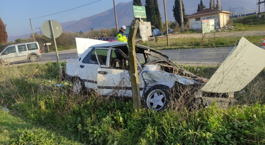 Bursa'da hafif ticari araç ile otomobil çarpıştı: 5 yaralı