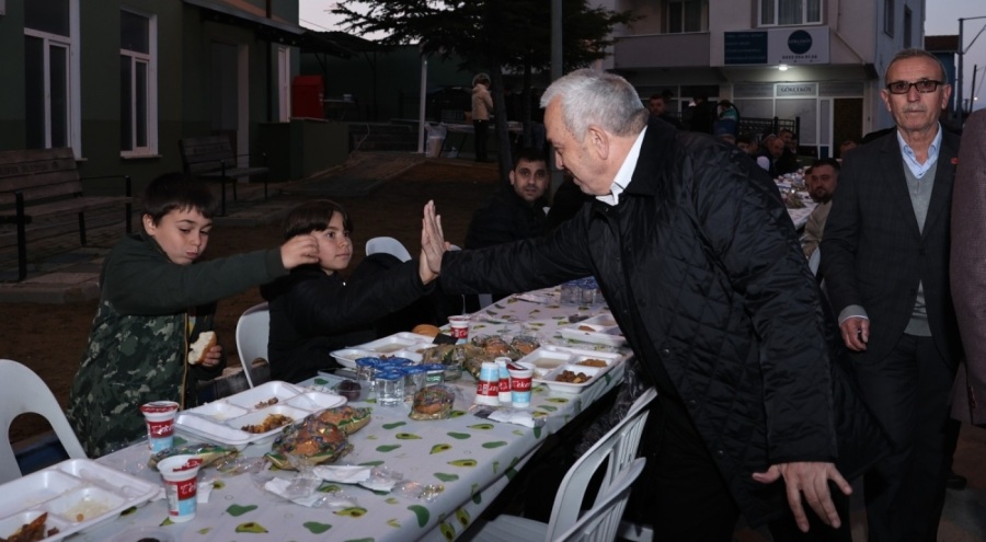 Başkan Şadi Özdemir Gökçe Mahallesi'nde iftara katıldı