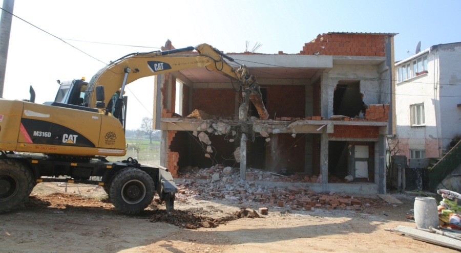 Bursa'daki yıkımda ortalık karıştı